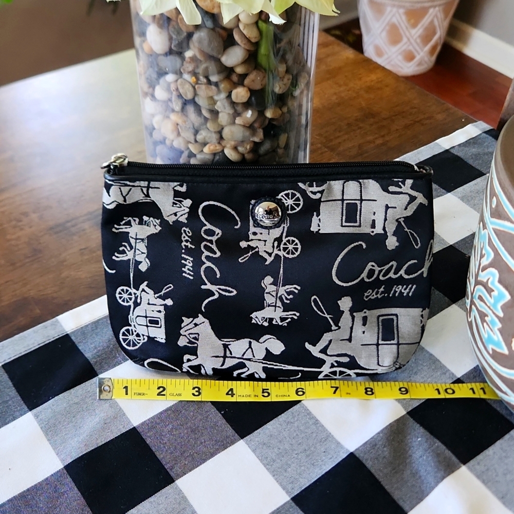 COACH X LARGE CLUTCH CARRIAGE BAG